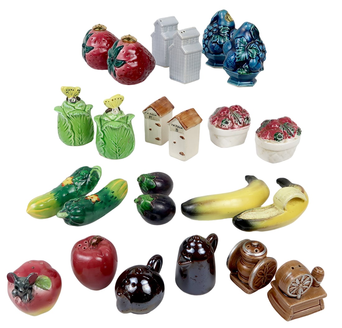 Salt & Pepper Shakers (12 Sets) Food/misc, Souvenir Of The Quaker Oats Co., (1 of 2)