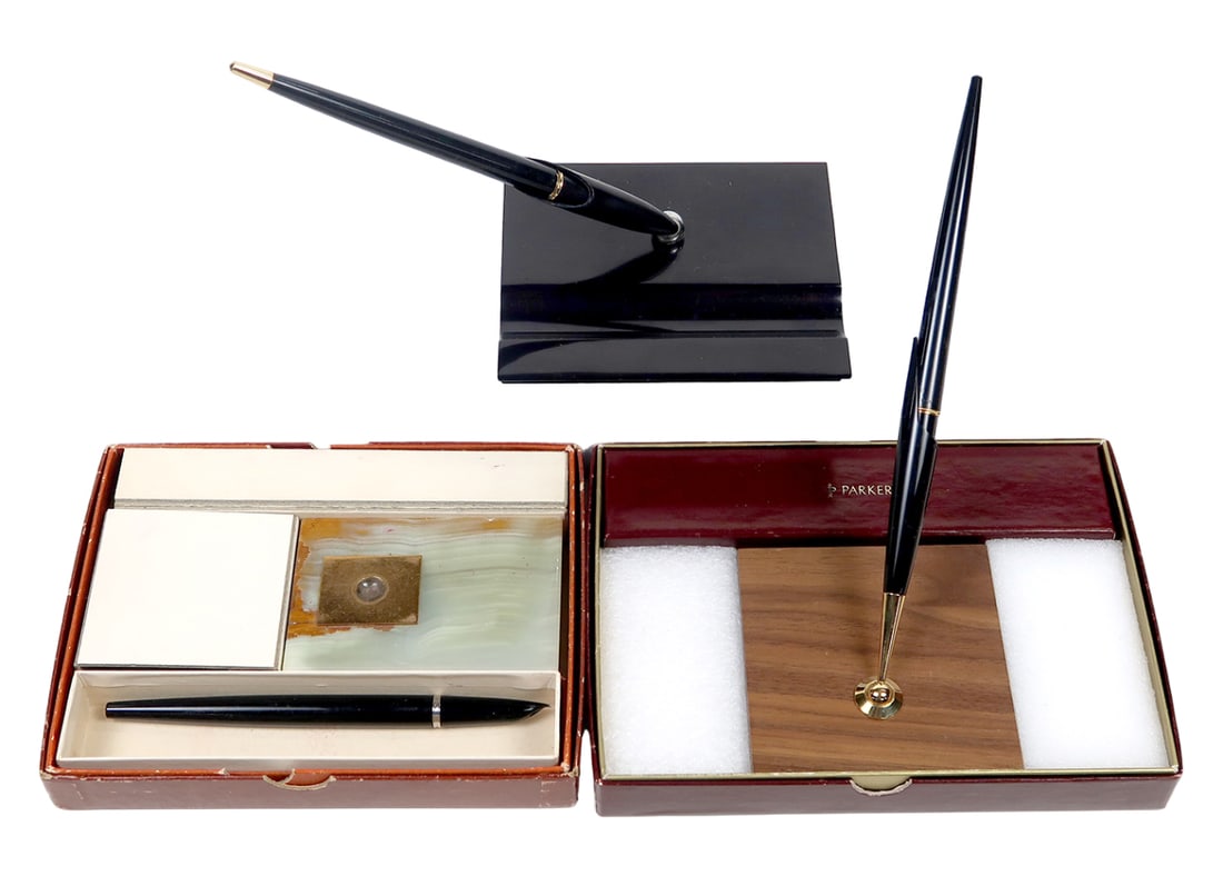 3 Parker Desk Sets, A Ballpoint W/walnut Stand Mib, A 51 W/onyx Stand Near: 3 parker desk sets, a ballpoint w/walnut stand mib, a 51 w/onyx stand near mib and a 51 w/gold terminal in blk onyx stand vg cond, all untested, largest