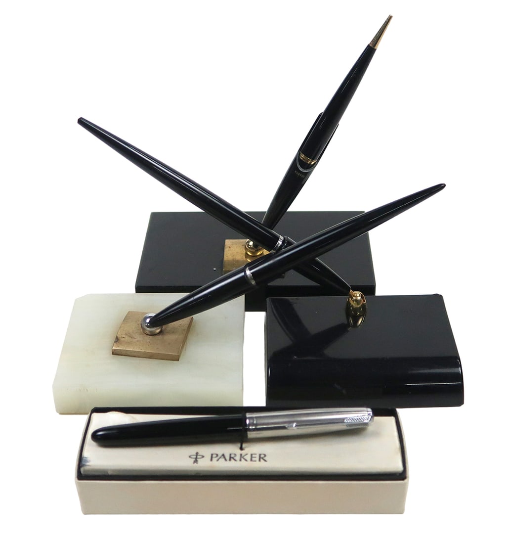 4 Parker Fountain Pens, A 21 On Lacquered Stand, A Gold Tipped 45 On Blk On (1 of 2)