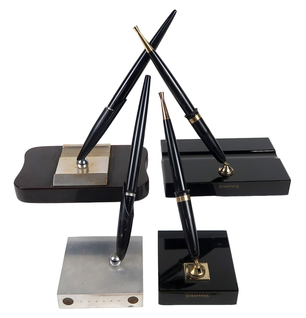4 Parker Fountain Pens Desk Sets, Two 21's In A Brown & Aluminum Stands & T (1 of 2)