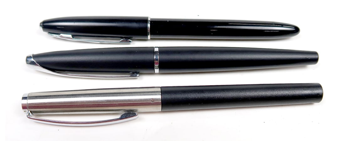 3 Fountain Pens, A Pelikan Cartridge, Picasso Vac-fill & Cross Vac-fill. Vg: 3 fountain pens, a pelikan cartridge, picasso vac-fill & cross vac-fill. Vg+ to exc untested cond, 5. 5"l.