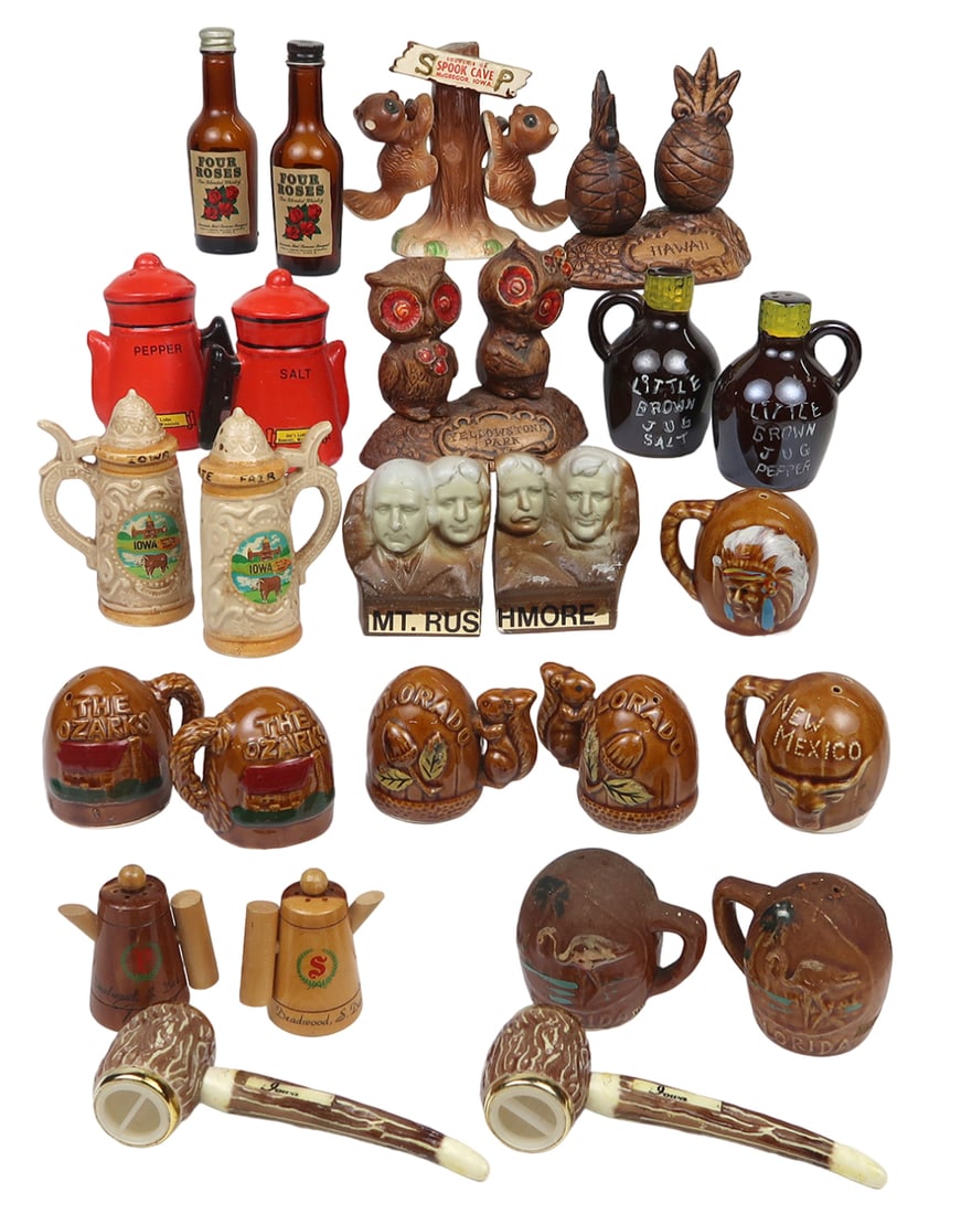 Salt & Pepper Shakers (14 Sets) Souvenir Of Iowa, Yellowstone, New Mexico, (1 of 2)