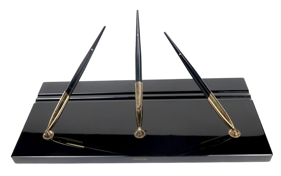 Sheaffer Desk Set, Black Glass 3 Pen Stand W/grooved Rest, Ballpoint & 2 Ma (1 of 2)