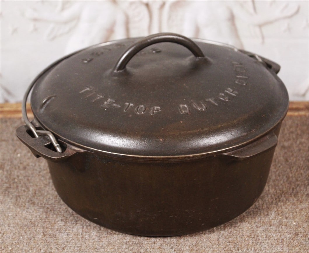 A Griswold # 8 Cast Iron Dutch Oven w/cover, Exc cond. 10"Dia.: A Griswold # 8 Cast Iron Dutch Oven w/cover, Exc cond. 10"Dia.
