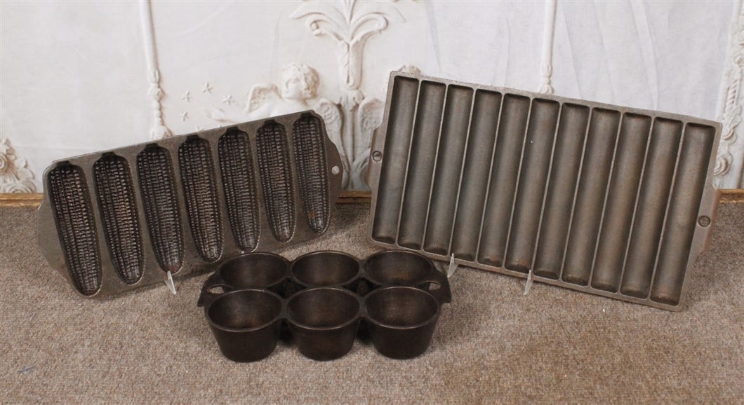 3 Pc Cast Iron Griswold Pans, #273 & #22 cornbread and a 6141 muffin, Exc cond. Largest 14"L. (1 of 1)