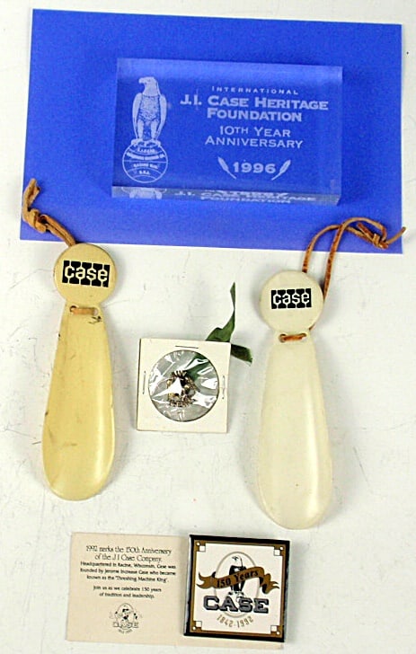 Case Advertising, 4 pcs. 2 Plastic Shoe Horns 1 Case Paperweight 1996 10 ye (1 of 1)
