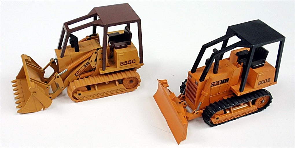 Toys, Die Cast Model Case Dozers, 1 - 855C. NGC Modelle Made in W Germany,: Toys, Die Cast Model Case Dozers, 1 - 855C. NGC Modelle Made in W Germany, M 1:35, No. 176/208. 1 - 850B, Modelle Made in W Germany, M 1:35, No. 176/208. Both in EXE. Cond.
