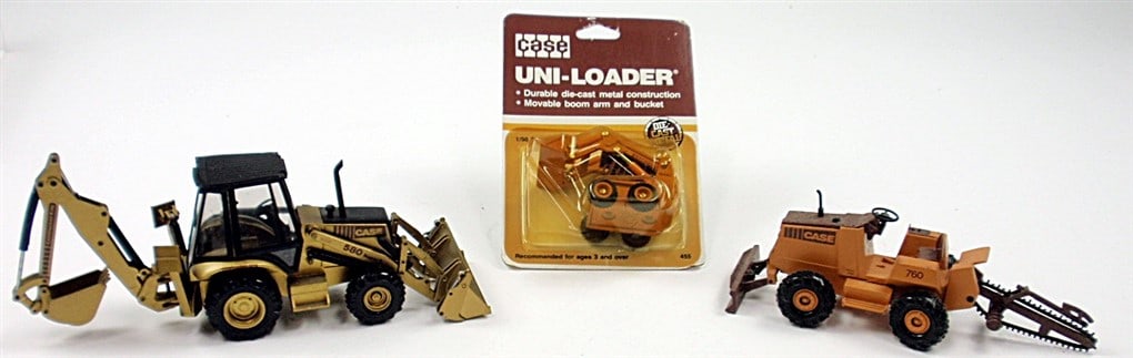 Toys, Die Cast Model. (3) Case 580 Super K Loader Backhoe Tractor, Case 780: Toys, Die Cast Model. (3) Case 580 Super K Loader Backhoe Tractor, Case 780 Trencher, Uni Loader (1;50 Scale) All VG Cond.