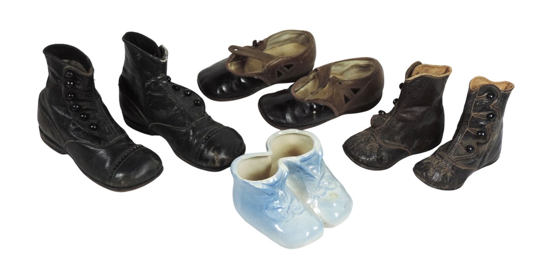 Antique Children's Shoes (4), Victorian 2-toned brown leather low shoe, tod (1 of 1)