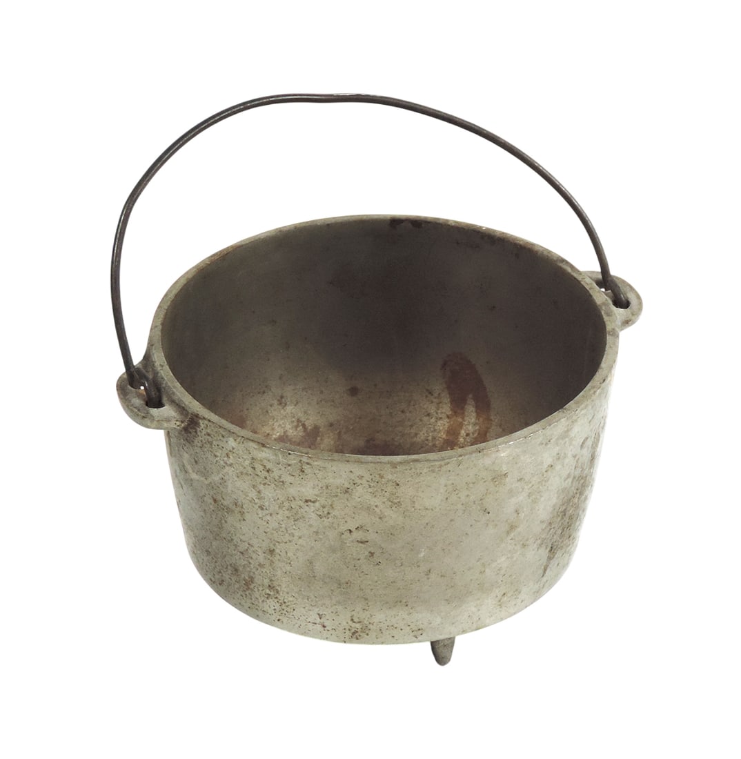 Antique Child's or Salesman Sample, "Wagner" kettle, 3 legs, cast iron, no (1 of 2)