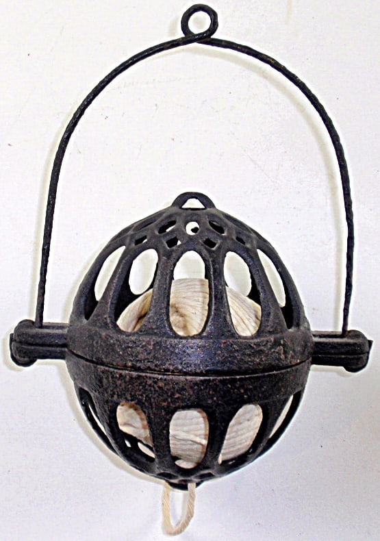 A Country Store C. I. String Holder (1 of 2)