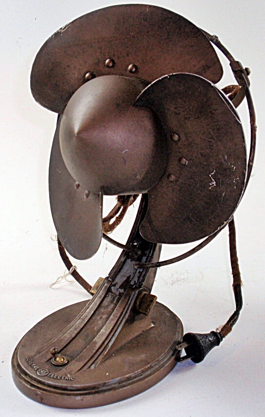A General Electric Oscillating Fan (1 of 2)