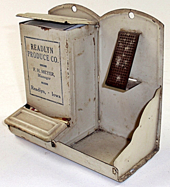 A Readlyn Produce Co Wall Match Holder (1 of 3)