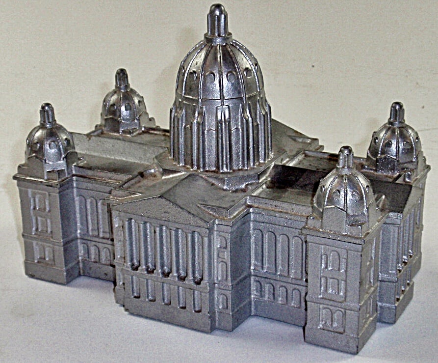 An Iowa State Capitol Foundry Cast Desk Box: 2pc aluminum by Ernest Gebhardt 1973. Exc cond. 8"L.
