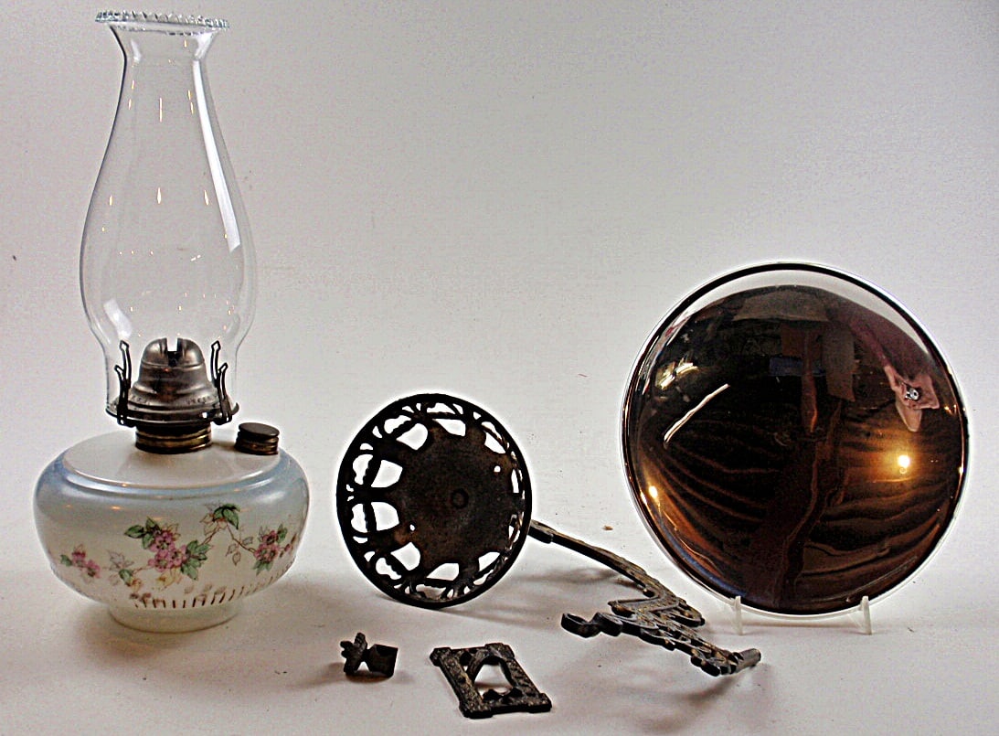 A Victorian Kerosene Bracket Lamp (1 of 2)