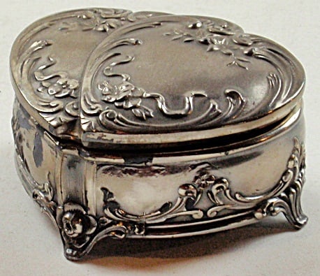 A Ladies Vintage 14k Gold Watch: "Diamond Sweetheart" by Wittnauer in orig heart shape metal dresser box, VG+ not running cond. 4.25"L