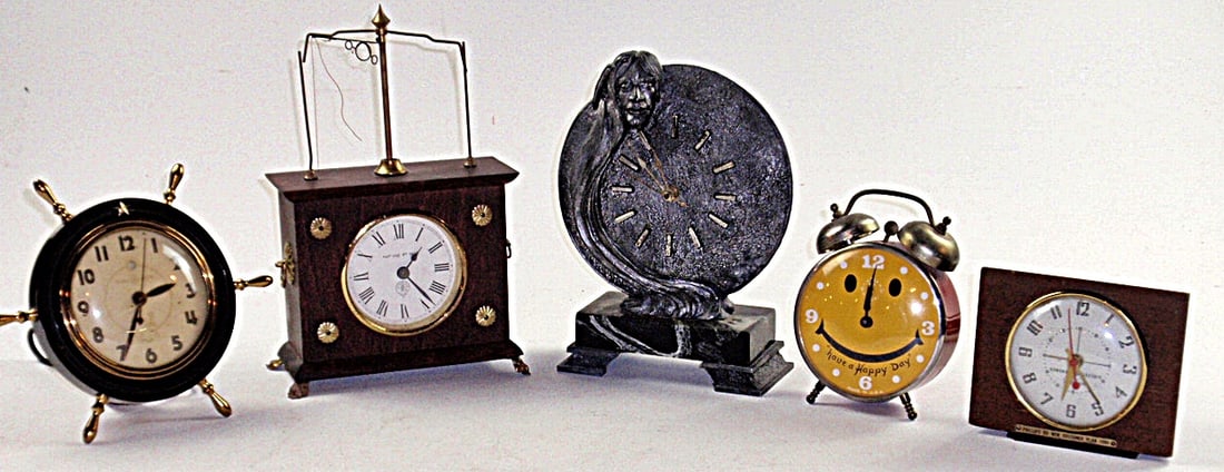 5 Vintage Table Clocks (1 of 3)