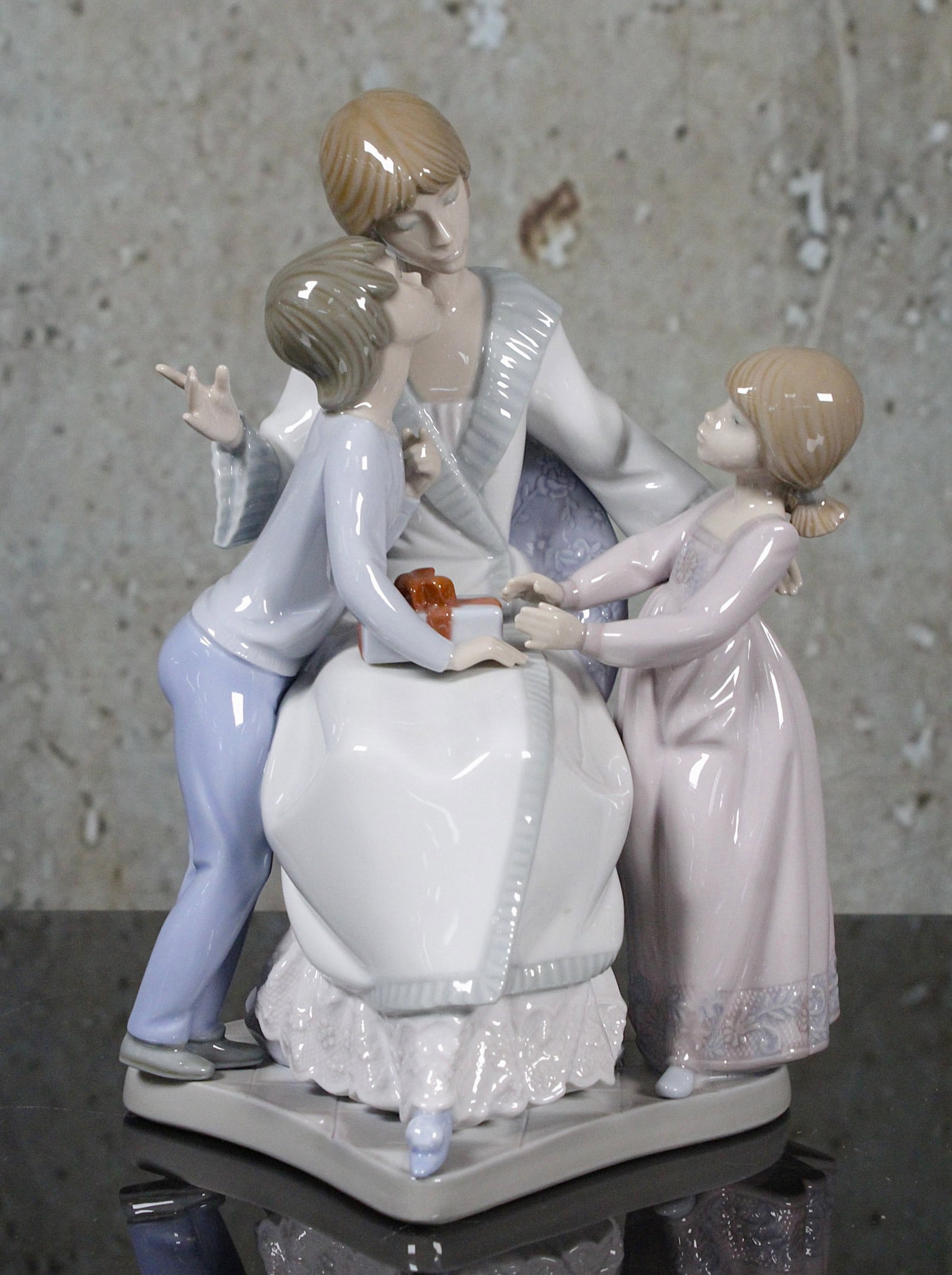 A Lladro Porcelain Figure "A Gift Of Love": #5596 produced 1989-1998, Exc. cond. w/o box, 9.25"H.
