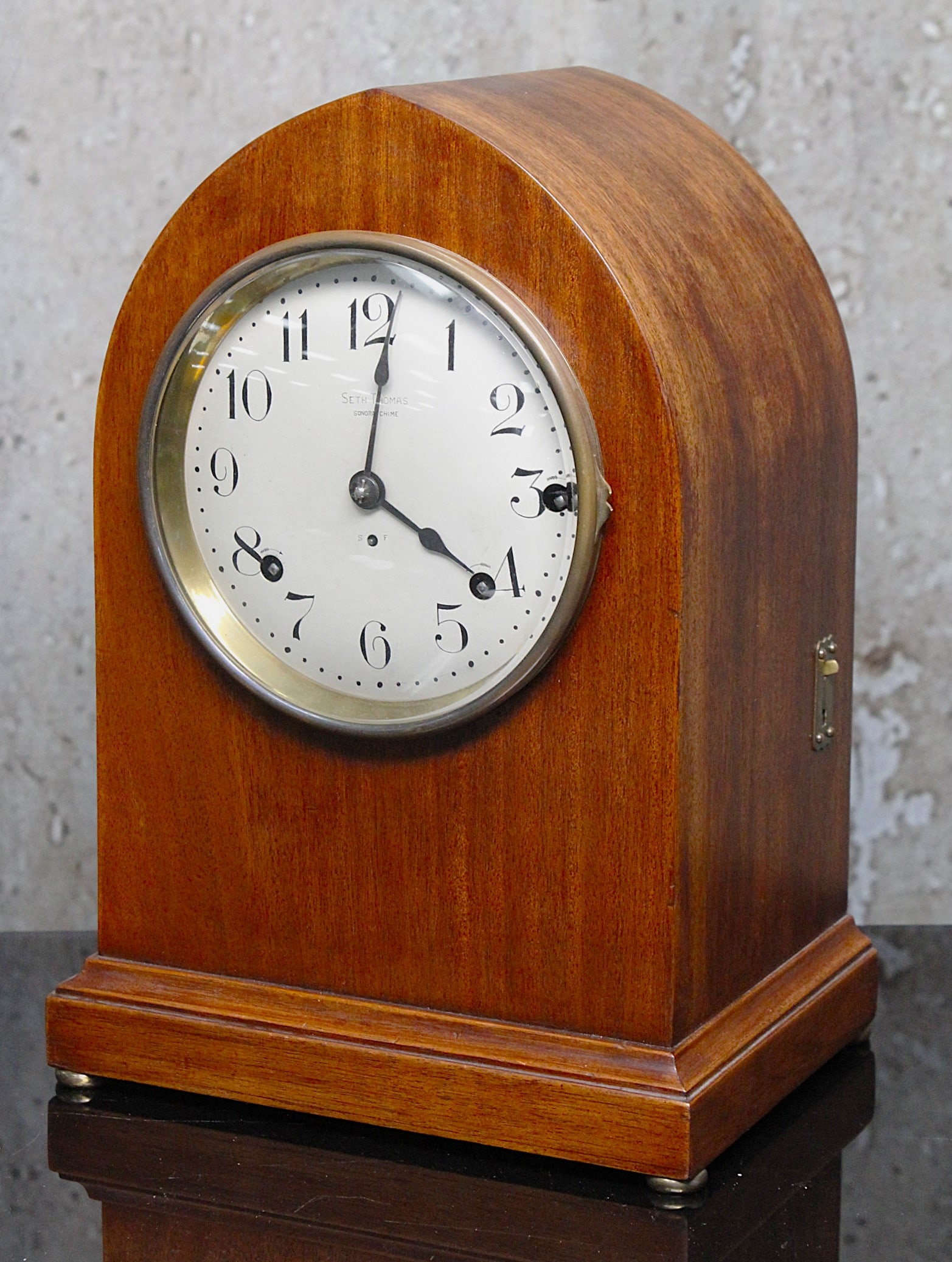 A Fine Seth Thomas Sonora Chimes Mantle Clock: Mahogany tombstone case, refinished in VG+ working cond, 14"H.