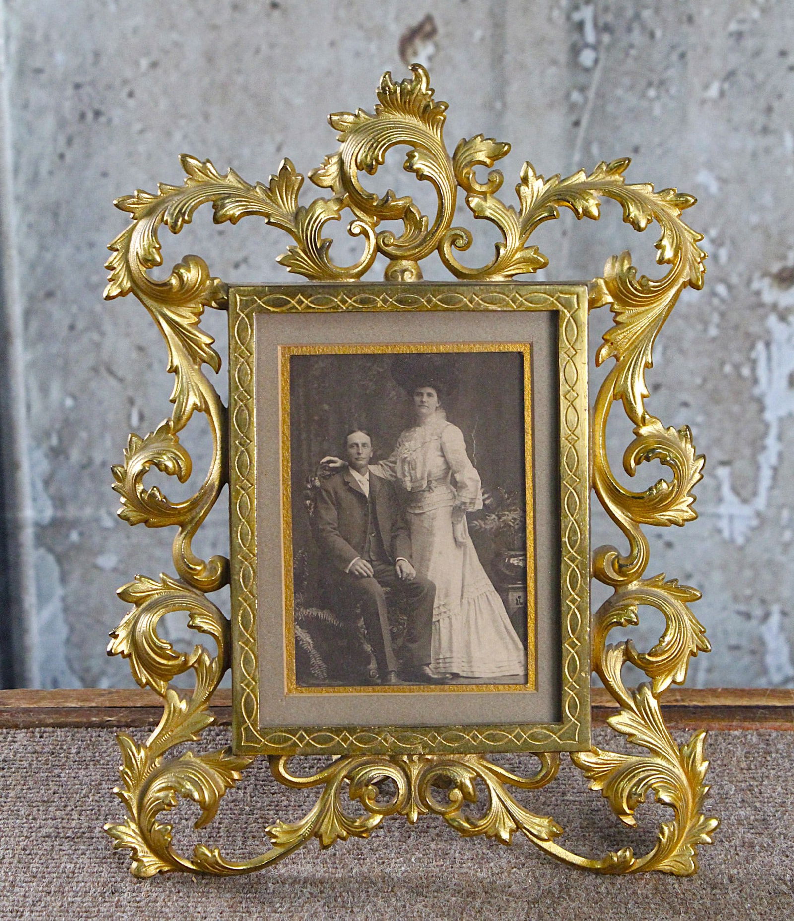 A Victorian Gilt Bronze Frame: open scrolled acanthus with free standing easel. The verso stamped 179, Exc cond with a period cabinet card, 11.5"H.