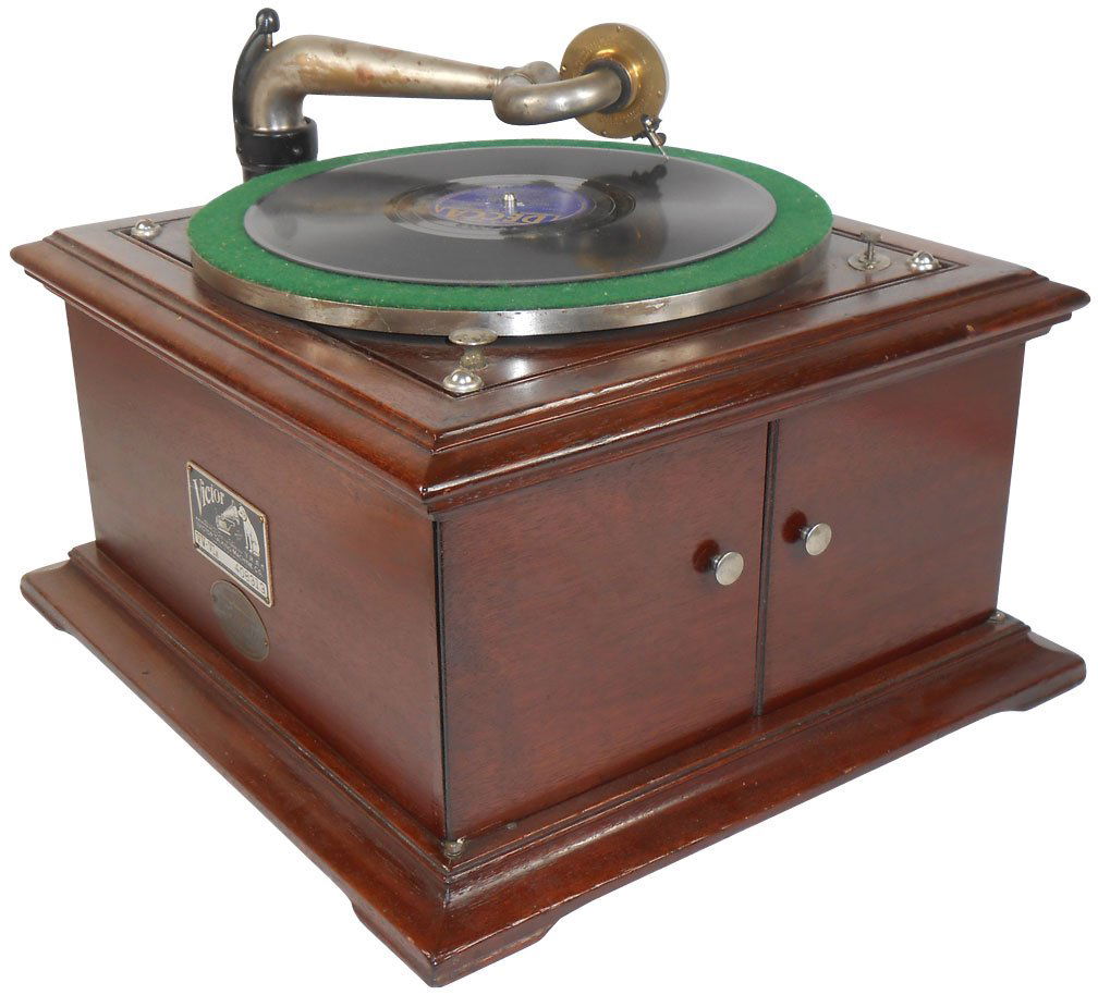 Phonograph, Victor, Model VV-VIA, 2-door walnut case,: Phonograph, Victor, Model VV-VIA, 2-door walnut case, VG working cond, 12"H x 15.25"W x 16.5"D.