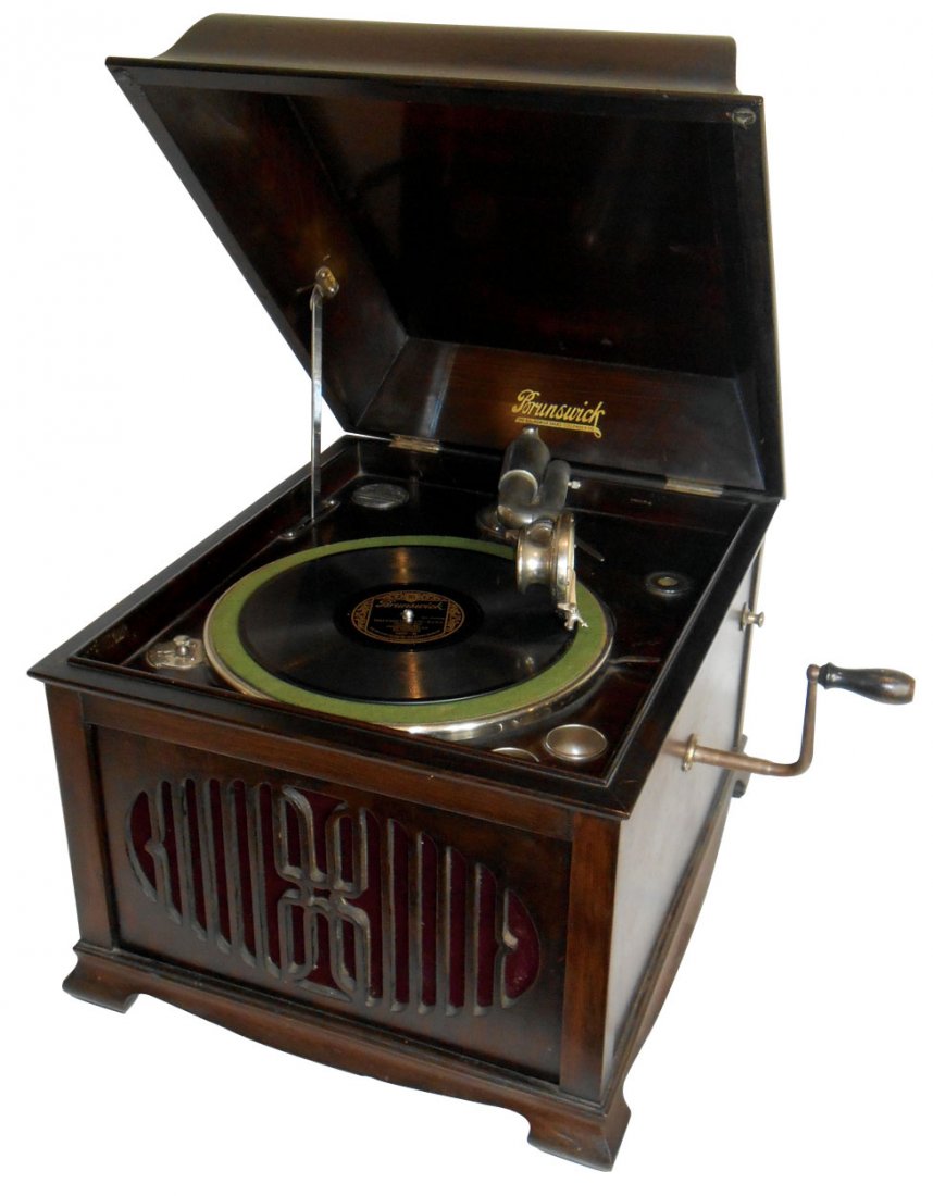 Victrola, Brunswick Balke Collender Model #105, mahogan: Victrola, Brunswick Balke Collender Model #105, mahogany cabinet #107657 engraved on orig Brunswick medallion & orig gold Brunswick Balke Collender transfer on underside of lid, orig green felt on tur