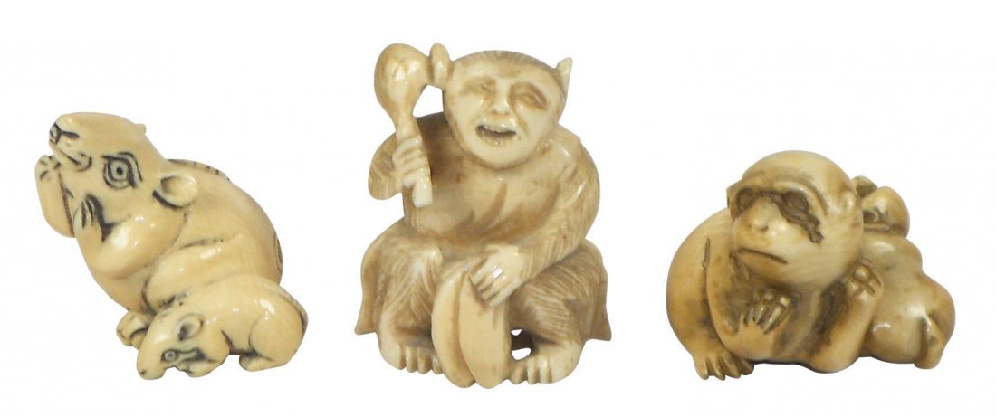 Japanese netsukes (3), carved Ivory monkeys & mice, pre: Japanese netsukes (3), carved Ivory monkeys & mice, pre 1940's, all are signed & in Exc cond, 1.25" to 1.5"H.