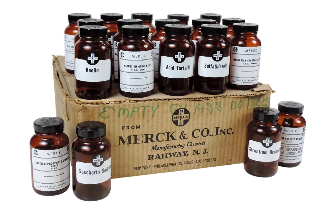 Drug Store Bottles (19), Merck & Co., Inc., orig box w/empty amber glass bottles w/plastic twist ... (1 of 1)