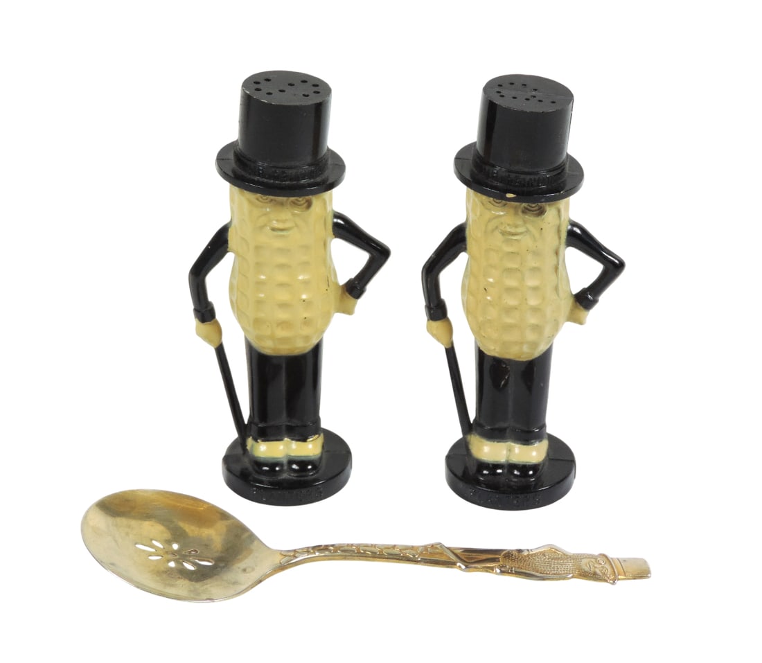 Mr Peanut Collectables (2), S&P Shakers, plastic, base marked Planters Made in USA/hat marked Mr.... (1 of 2)