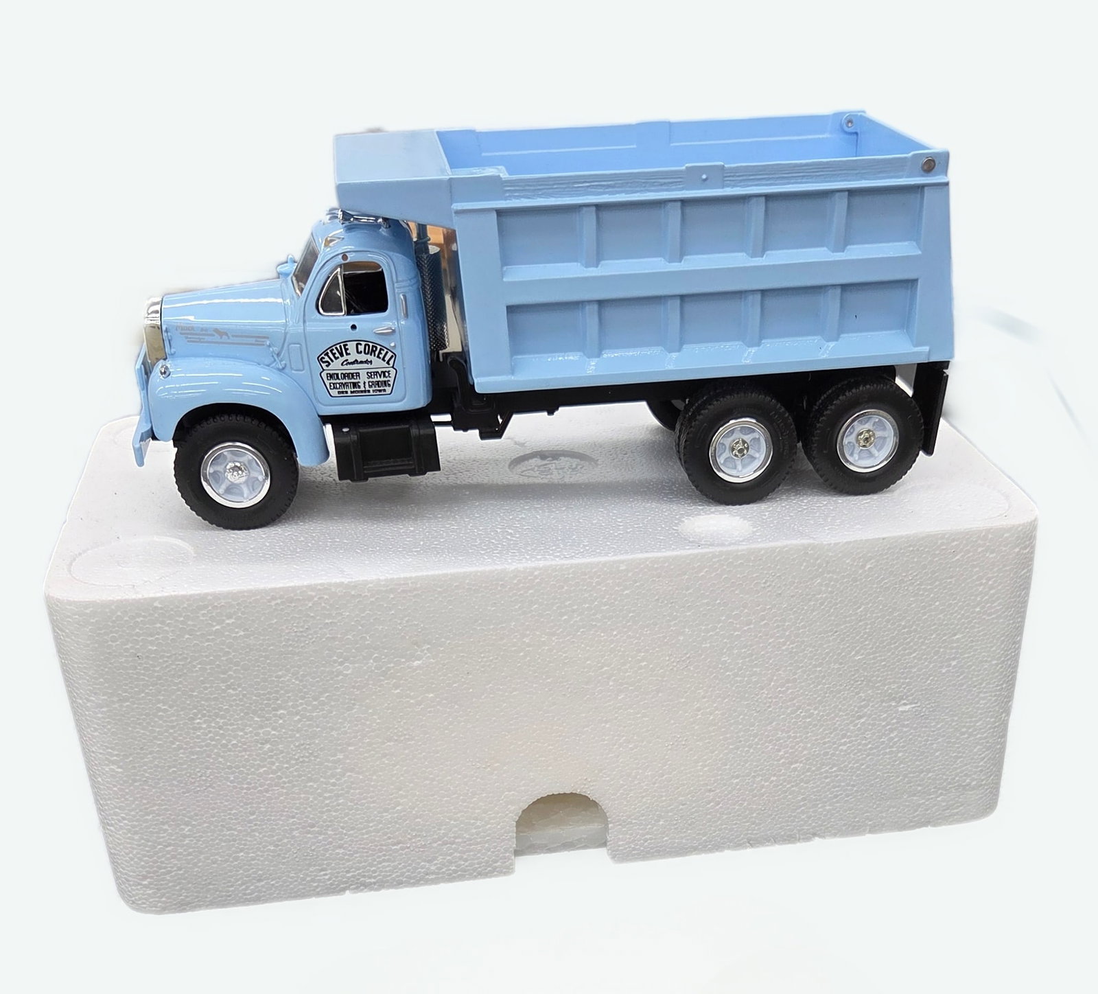 Diecast toy, MACK Dump Truck, B61 Mint NIB: Diecast toy, MACK Dump Truck, B61 Mint NIB