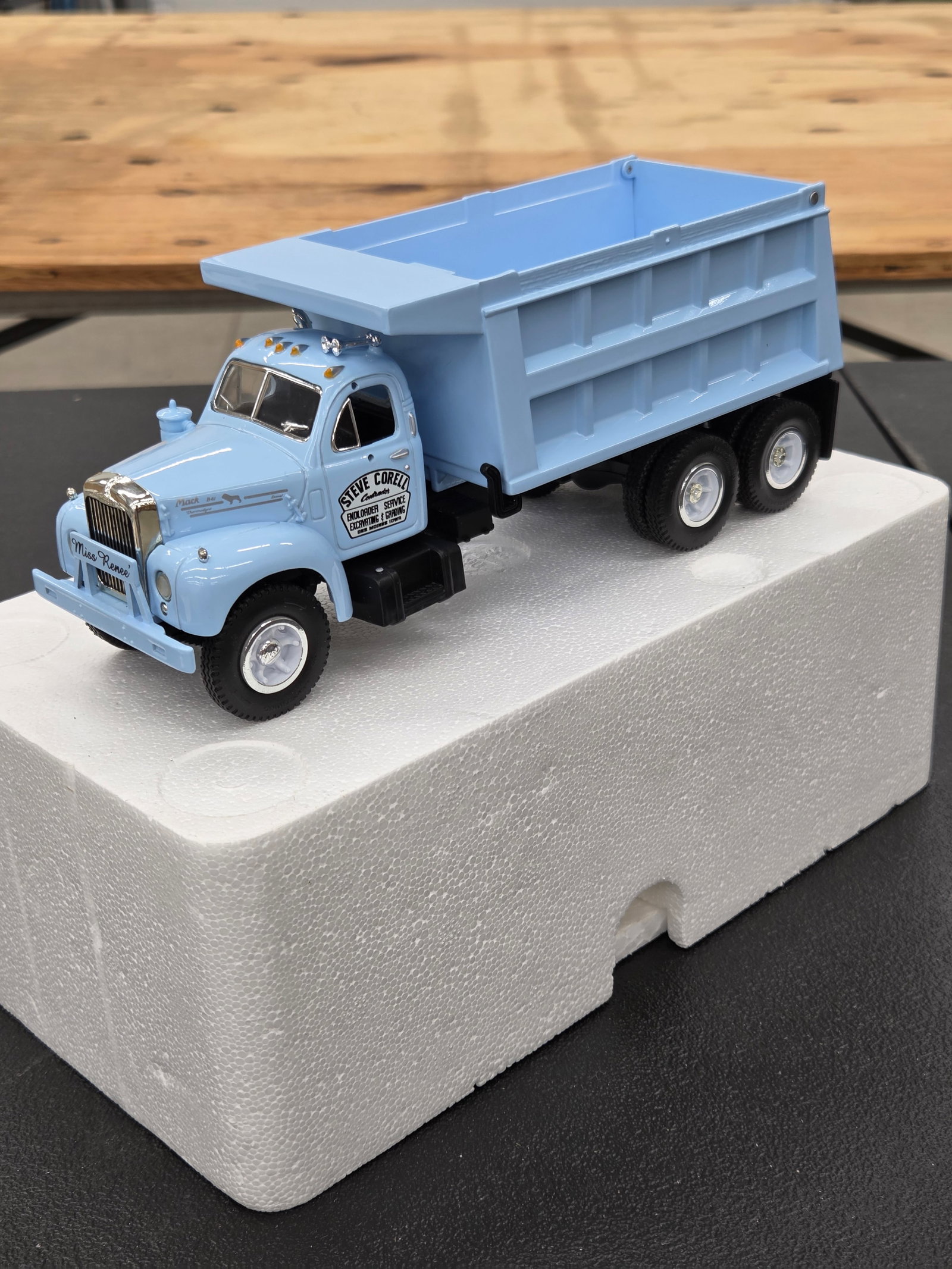 Diecast toy, MACK Dump Truck, B61 Mint NIB: Diecast toy, MACK Dump Truck, B61 Mint NIB