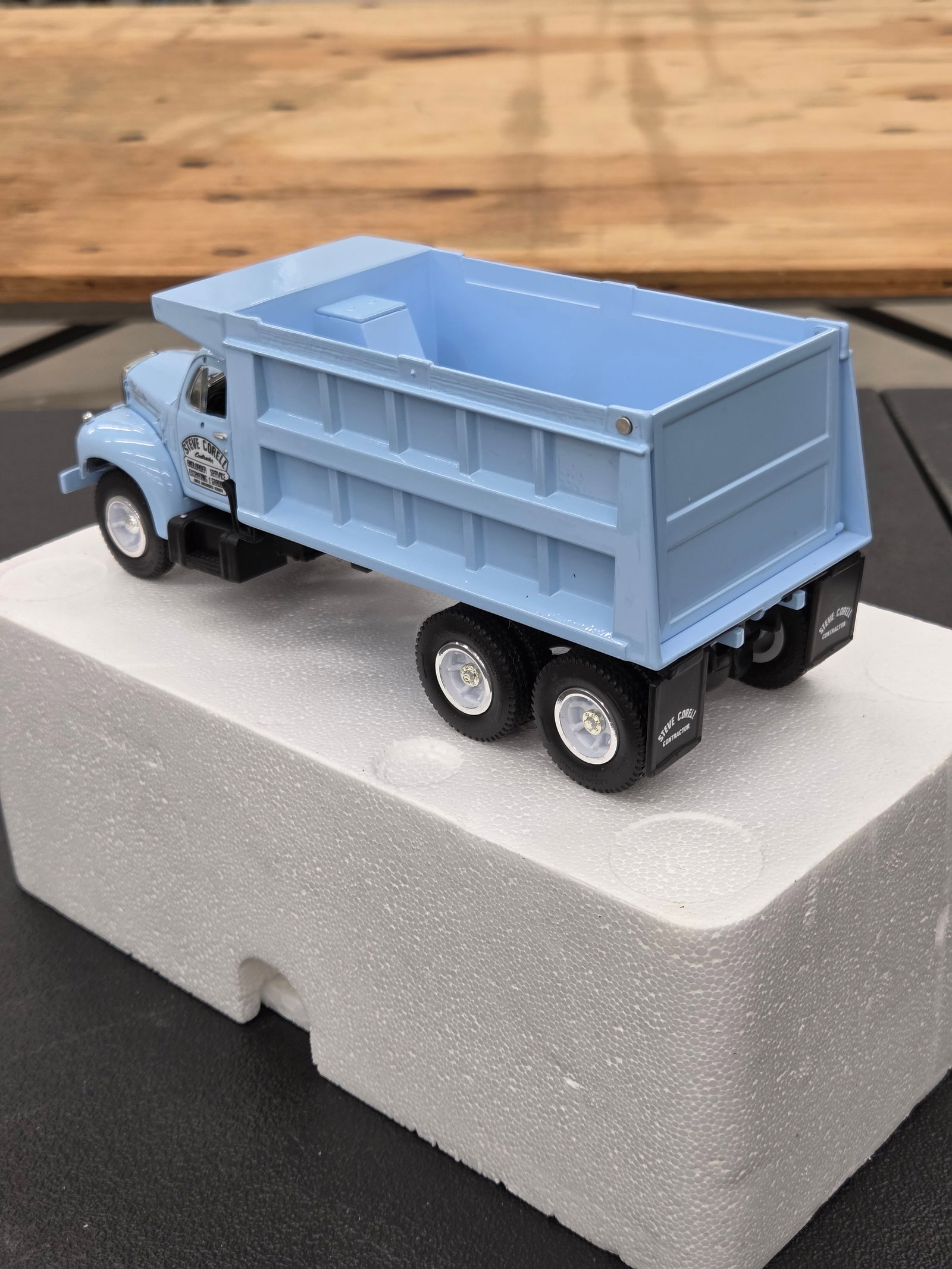 Diecast toy, MACK Dump Truck, B61 Mint NIB: Diecast toy, MACK Dump Truck, B61 Mint NIB