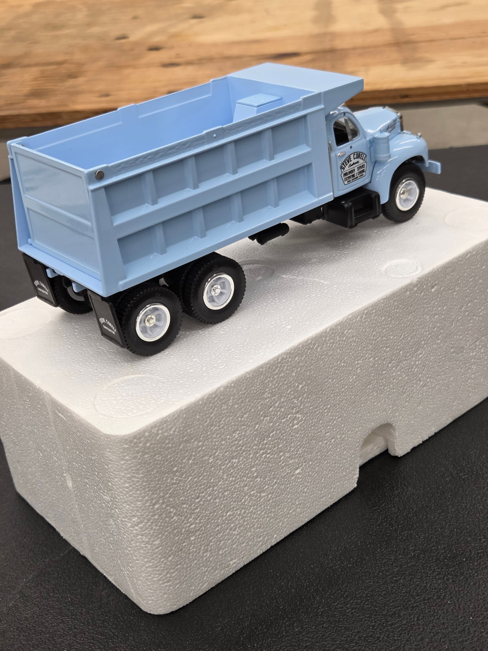 Diecast toy, MACK Dump Truck, B61 Mint NIB: Diecast toy, MACK Dump Truck, B61 Mint NIB