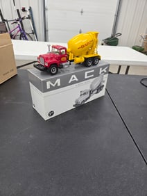 Diecast Toy, Mack R-Model Mixer (Bard Concrete (NIB)