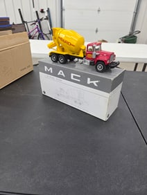 Diecast Toy, Mack R-Model Mixer (Bard Concrete (NIB)