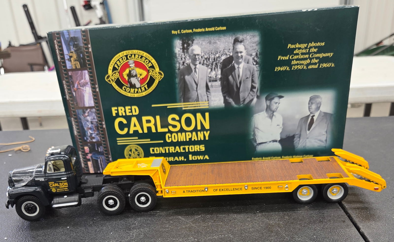 Diecast Toy, Fred Carlson company Contractors, Decorah Iowa, 1959 IH Tractor w/ Lowboy Trailer. NIB (1 of 1)