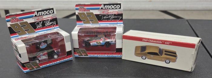 Die Cast Toy, 3 pcs 1/64 scale. NIB