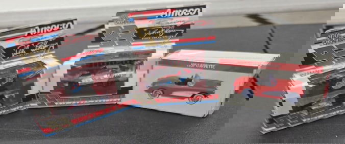 Die Cast Toy, 3 pcs 1/64 scale. NIB