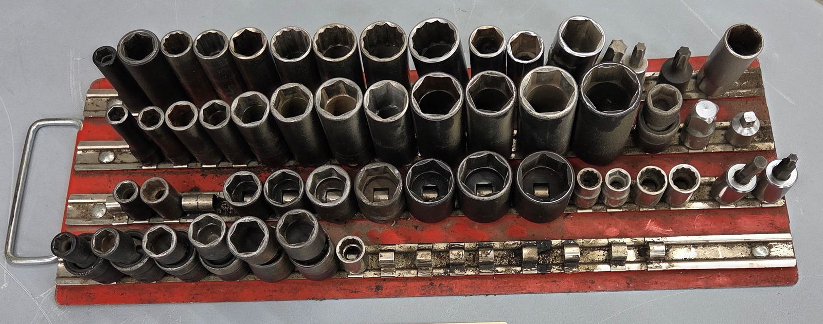 Impact 6 point and 12 point deep sockets, It includes miscellaneous sockets and set of swivel (1 of 1)