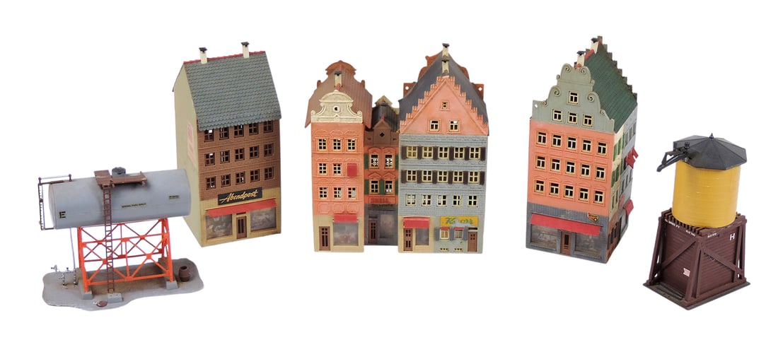Model Toy Train Village Décor (5), Faller Town Houses (3), Water Tower & Diesel Fuel Storage T (1 of 2)