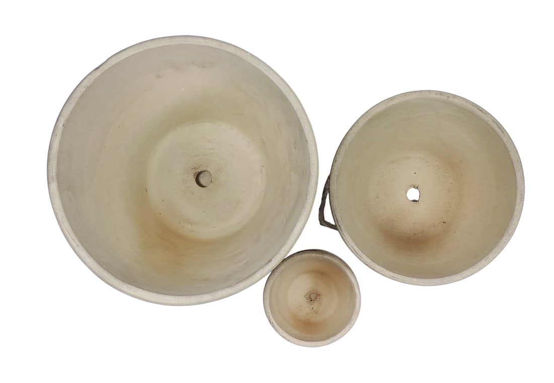 Western Stoneware "White Fluted" Flowerpots w/2 Drip Trays (5 pcs), bisque-fired clay, vertical - 2