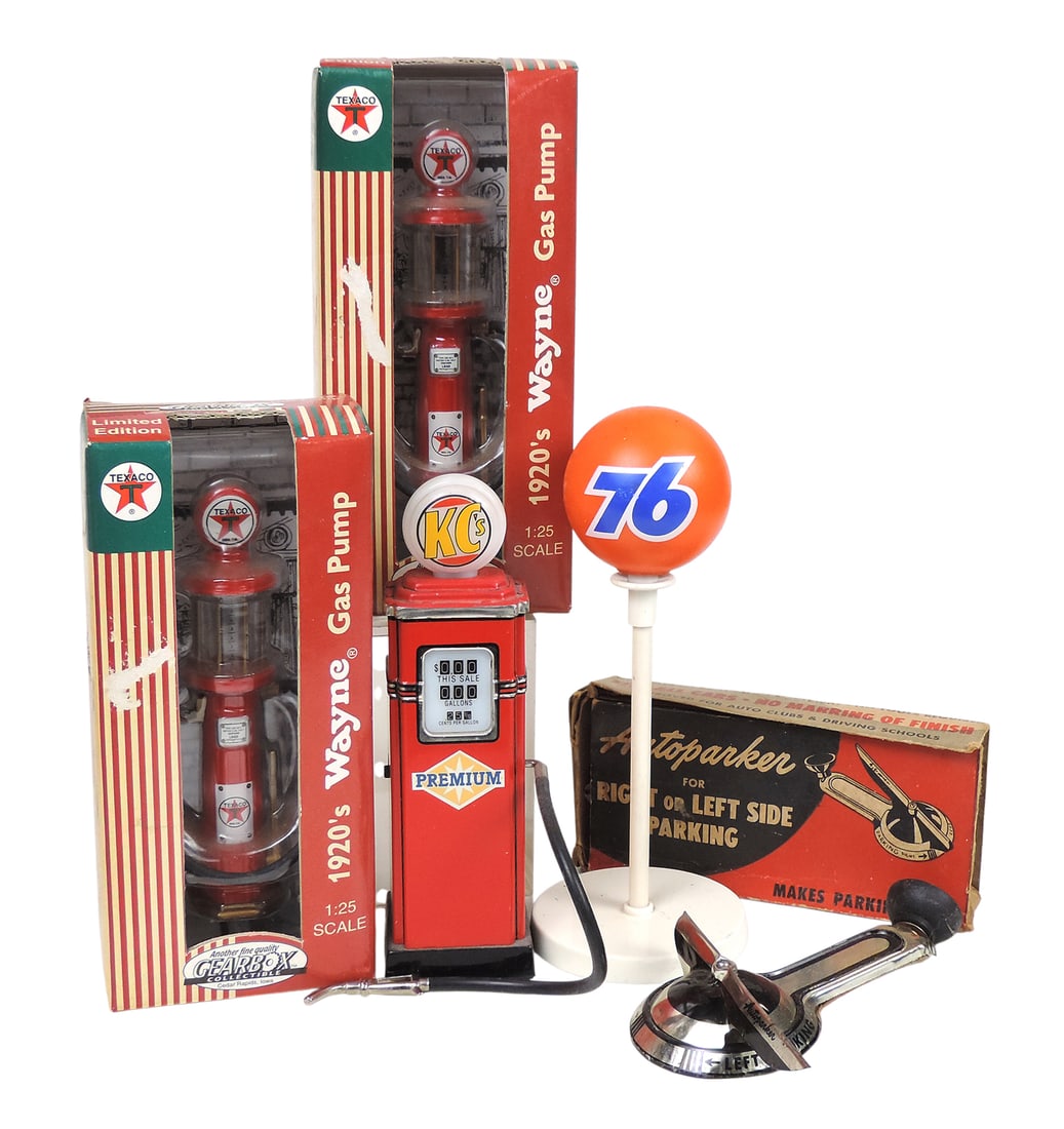 Automotive Display Items (4), Autoparker, Mfg By Richard Whitehill & Co., Cleveland, Ohio-USA, mo...: Automotive Display Items (4), Autoparker, Mfg By Richard Whitehill & Co., Cleveland, Ohio-USA, model 200, instruction sheet/orig box, Texaco 1920's Wayne Gas Pump, 1:25 scale, 1998, NOS (2), plastic 7