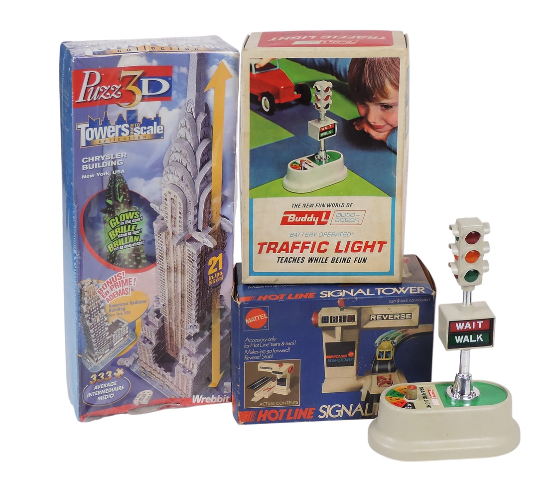 Buddy L Traffic Light, No. 5091, 1967 Buddy L Corp., East Moline, Ill-USA, Hot Line Signal Tower,...: Buddy L Traffic Light, No. 5091, 1967 Buddy L Corp., East Moline, Ill-USA, Hot Line Signal Tower, 1970 Mattel, Inc. & Puzz3D Towers Made to Scale, Chrysler Building, New York-USA Wrebbit, all NOS cond