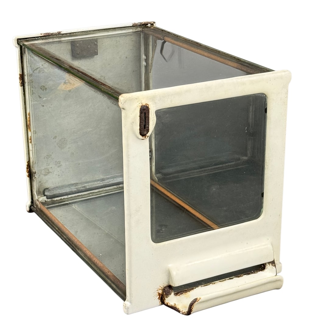 Coin-Operated Cigar Case (1 of 2)