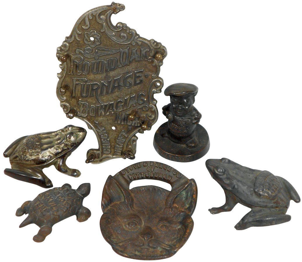 Stove advertising smalls (6), 2 frogs, turtle, cat, man: Stove advertising smalls (6), 2 frogs, turtle, cat, man in baker's hat, "Round Oak Furnace Dowagiac Mich.," furnace plate converted into key rack, cast iron w/stove adv, VG/Exc cond, up to 7"H x 4.5"W