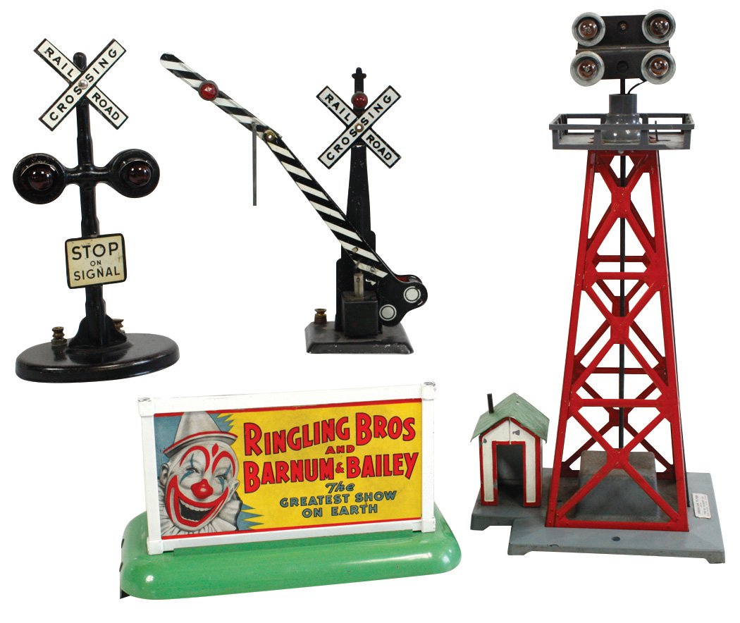 Toy train accessories (4), American Flyer signal tower,