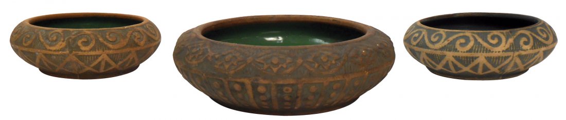 Pottery bowls (3), Red Wing Brushed Ware, all in VG &: Pottery bowls (3), Red Wing Brushed Ware, all in VG & Exc cond, 2 stamped on bottom, 6.5" & 8"Dias.
