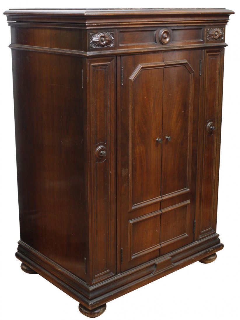Musical, Victrola, Victor Talking Machine Co. (VE8-30X: Musical, Victrola, Victor Talking Machine Co. (VE8-30X 22980), mahogany case w/lift top, 2 bottom doors open to reveal large speaker, c.1940's, VG working cond, 46.5"H x 31"W x 22"D.