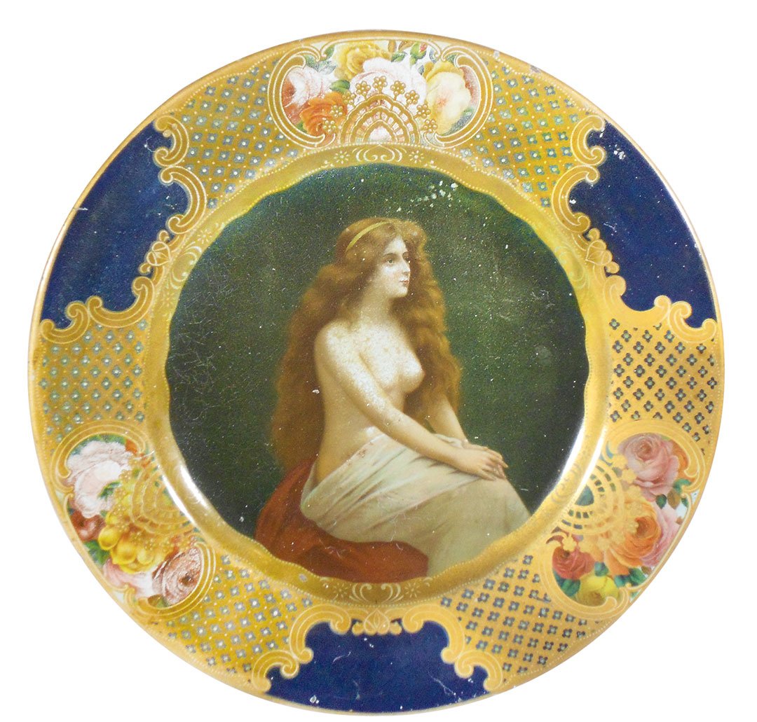 Coca-Cola serving tray, 1908 nude, made by Vienna Art: Coca-Cola serving tray, 1908 nude, made by Vienna Art for the Western Coca-Cola Bottling Co.-Chicago, IL, Good+/VG overall cond, 10"Dia.