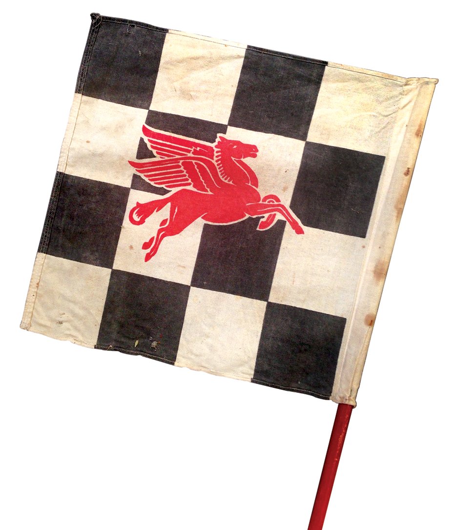 Petroliana, Mobil Pegasus checkered flag, cloth, some (1 of 1)